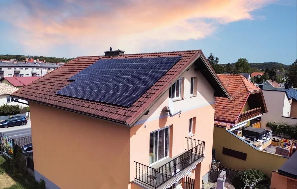 Otovo Solarmodule auf dem Dach