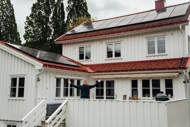 Solaranlagen auf dem Dach eines Eigentumhauses