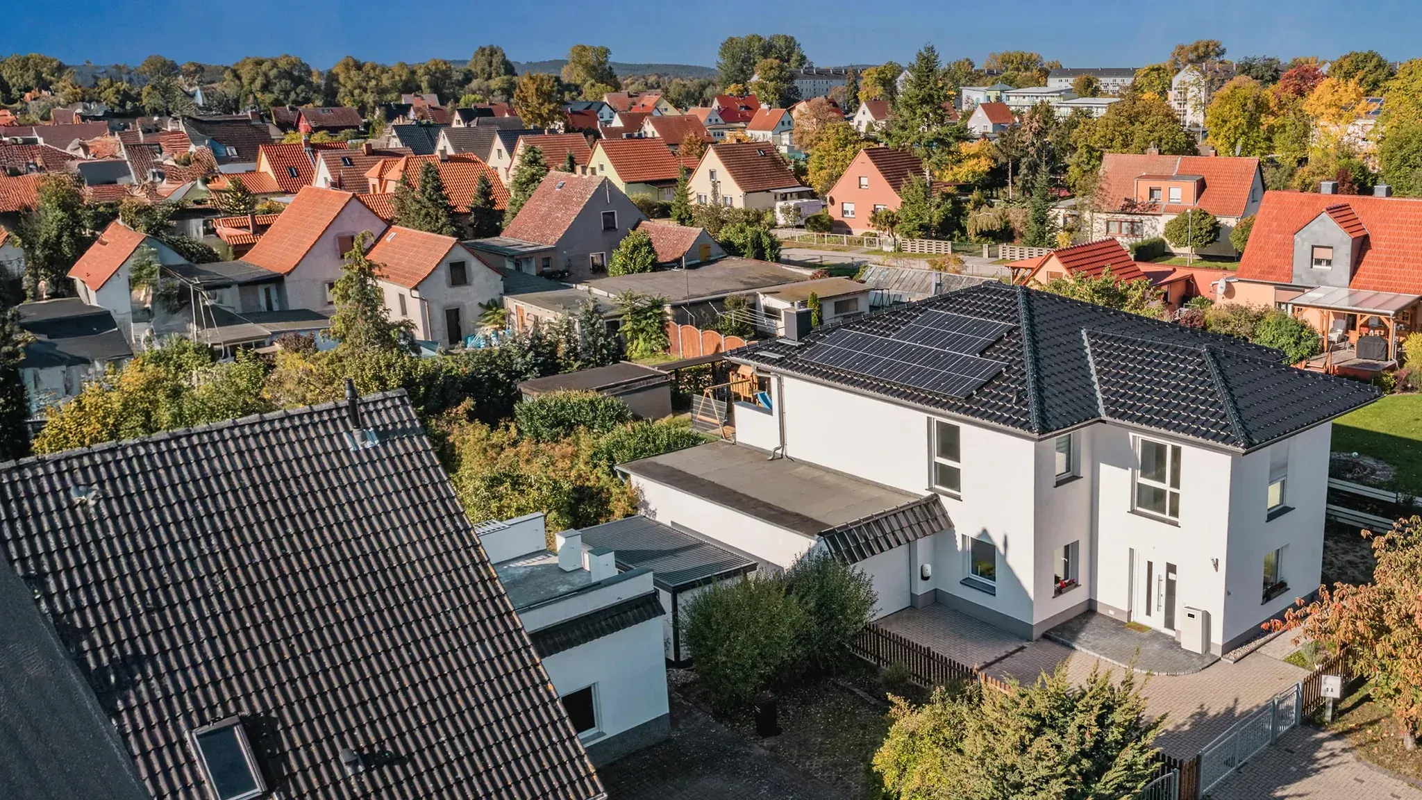 Haus mit kompletter Photovoltaikanlage