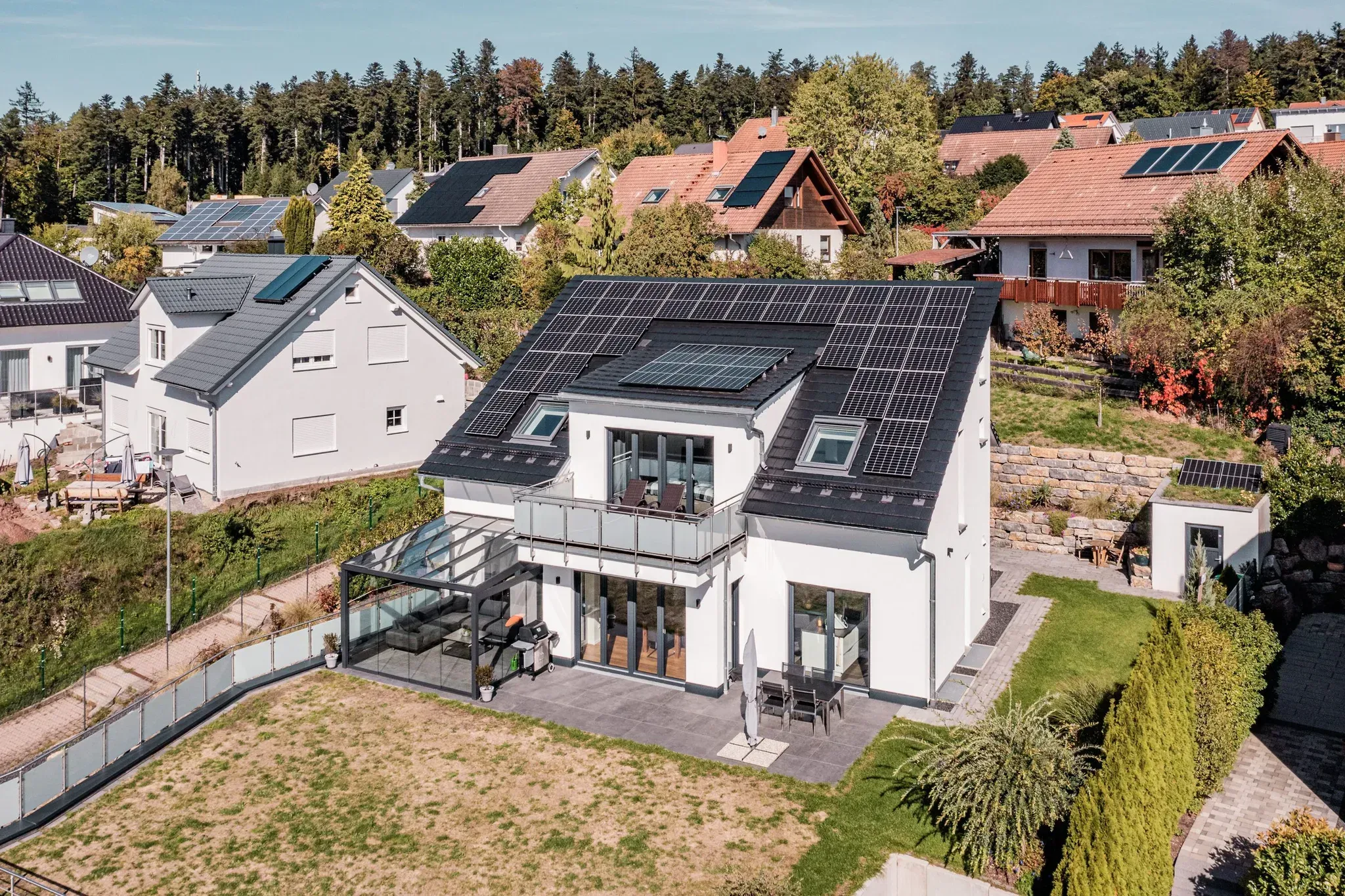 Solaranlage auf sonnigem Dach